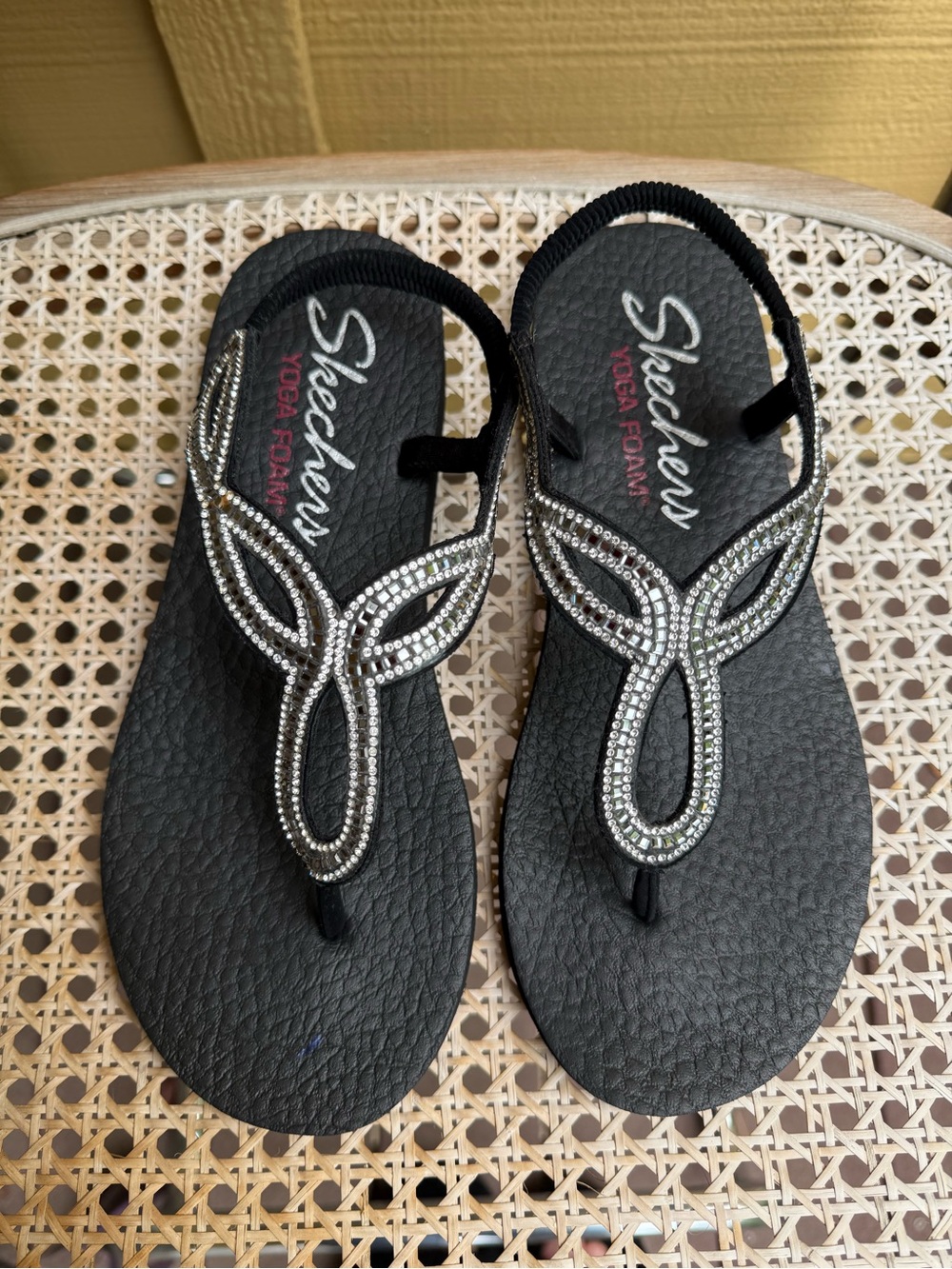 Skechers Yoga Foam Rhinestone Sandals Womens size Black Slingback Flip Flops
